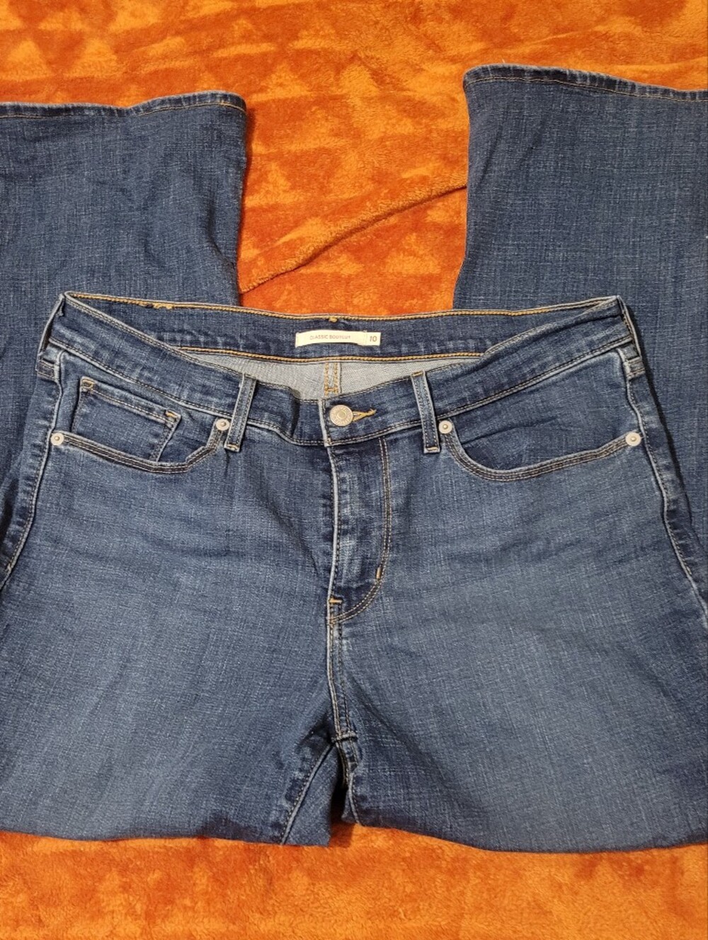 Levi's Boot-Cut Women's Jeans in Dark Blue Denim